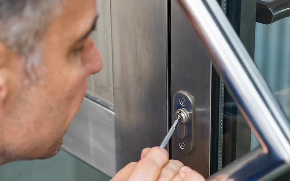 changer serrure porte de garage Villepinte